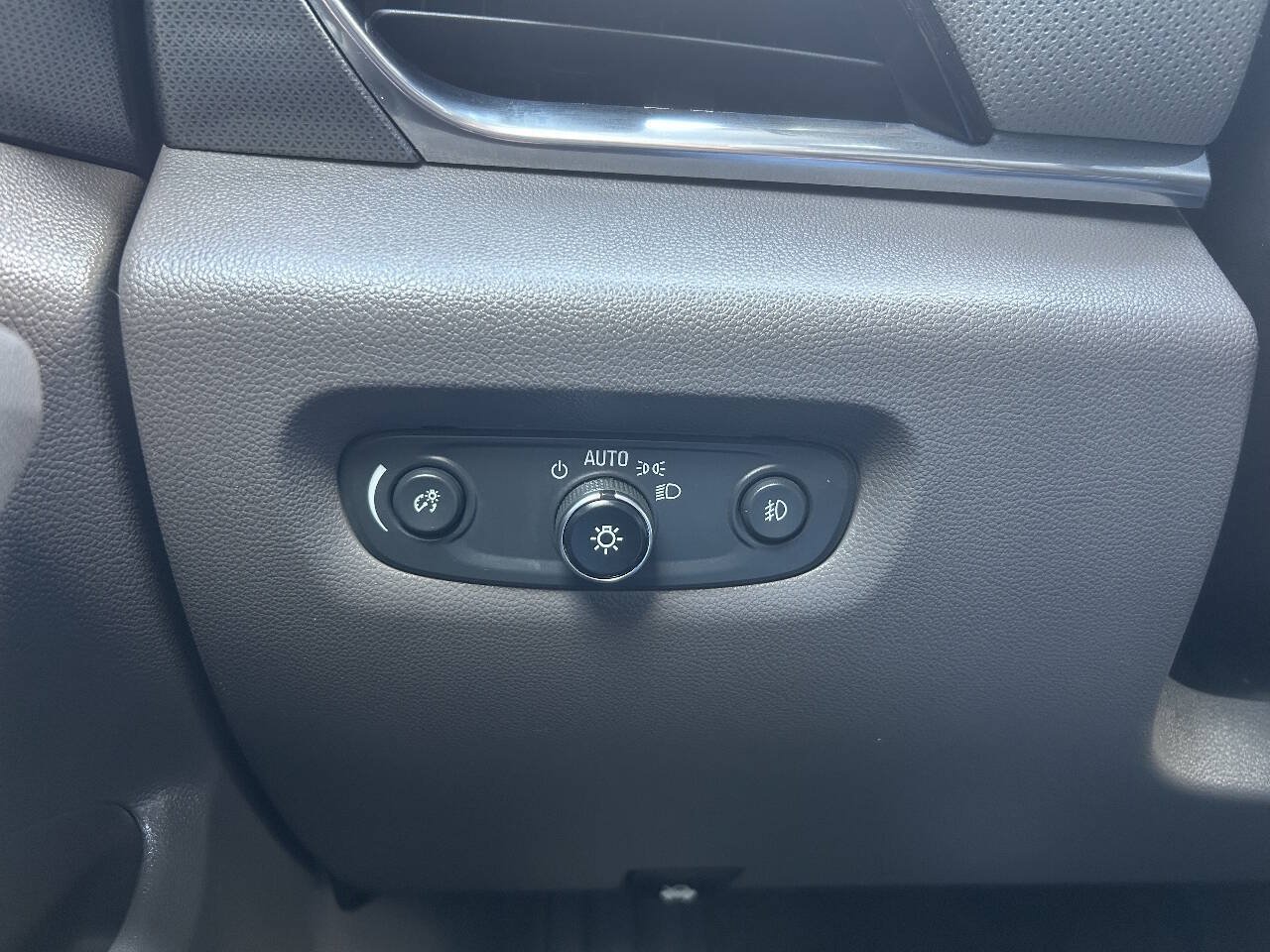 Used 2019 Chevrolet Traverse Premier w/ Driver Confidence II Package FWD image 15