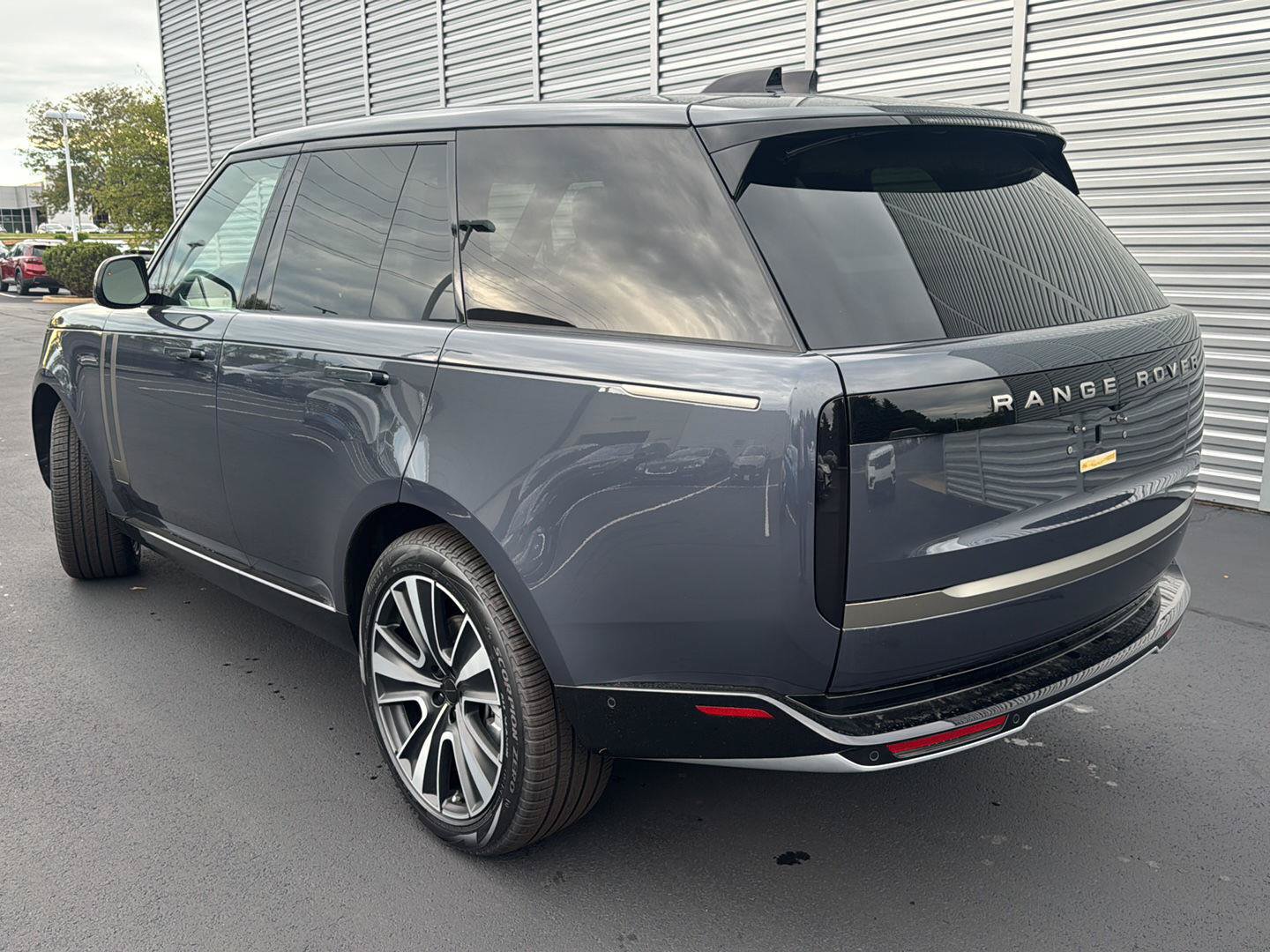 New 2026 Land Rover Range Rover SE AWD/4WD image 3
