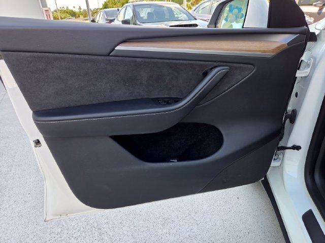 Used 2024 Tesla Model Y Long Range AWD/4WD image 29
