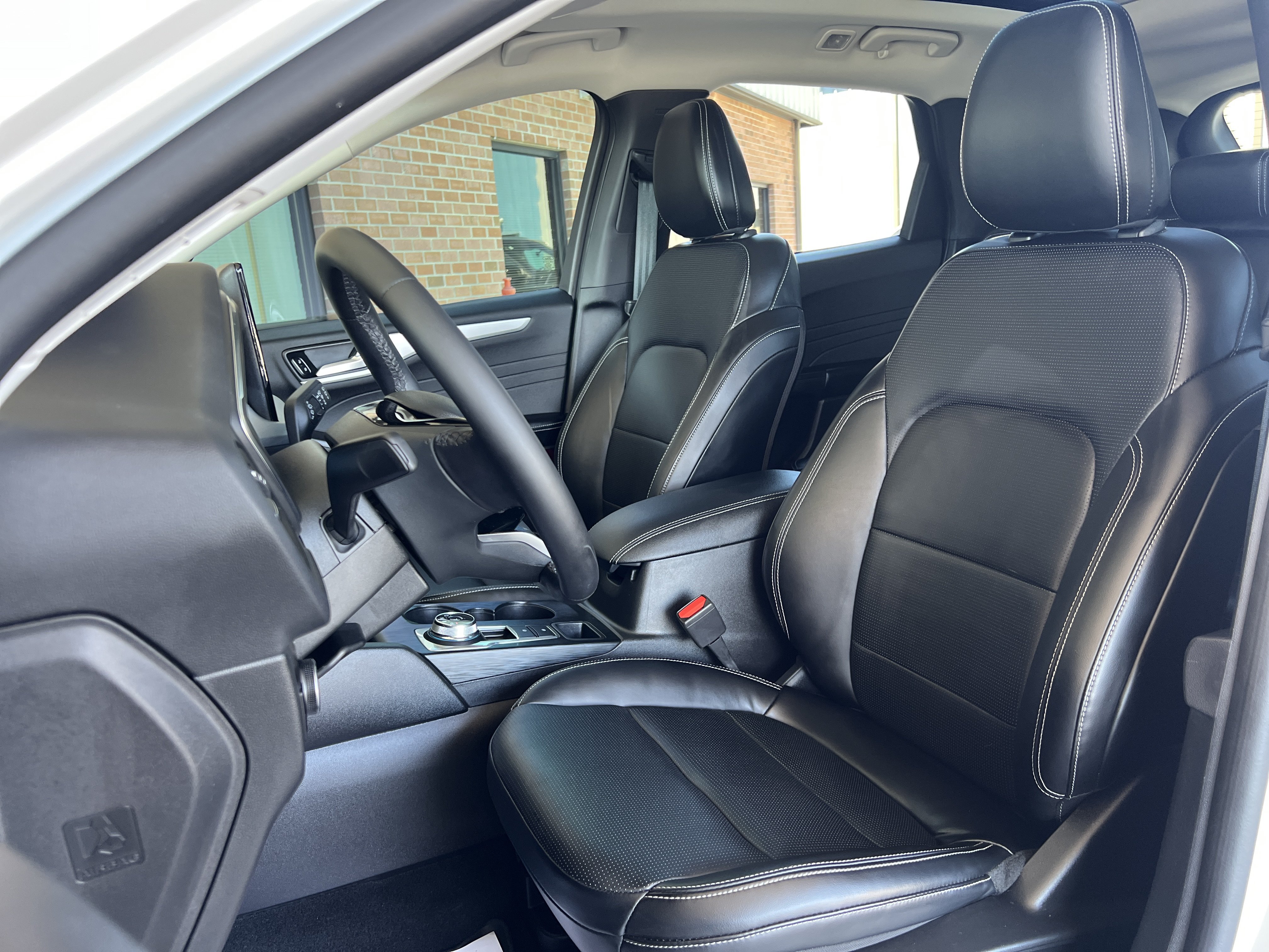 Used 2023 Ford Escape Platinum AWD/4WD image 13