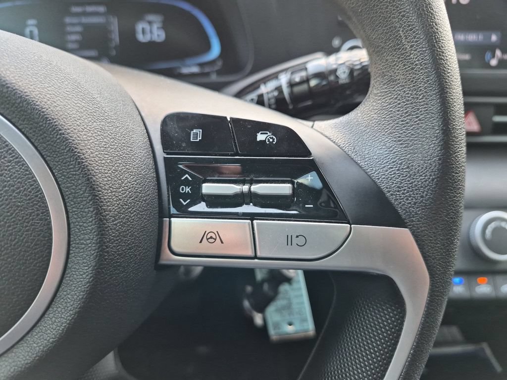 Used 2025 Hyundai Elantra SE FWD image 19