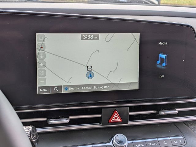 Used 2025 Hyundai Elantra Limited FWD image 25