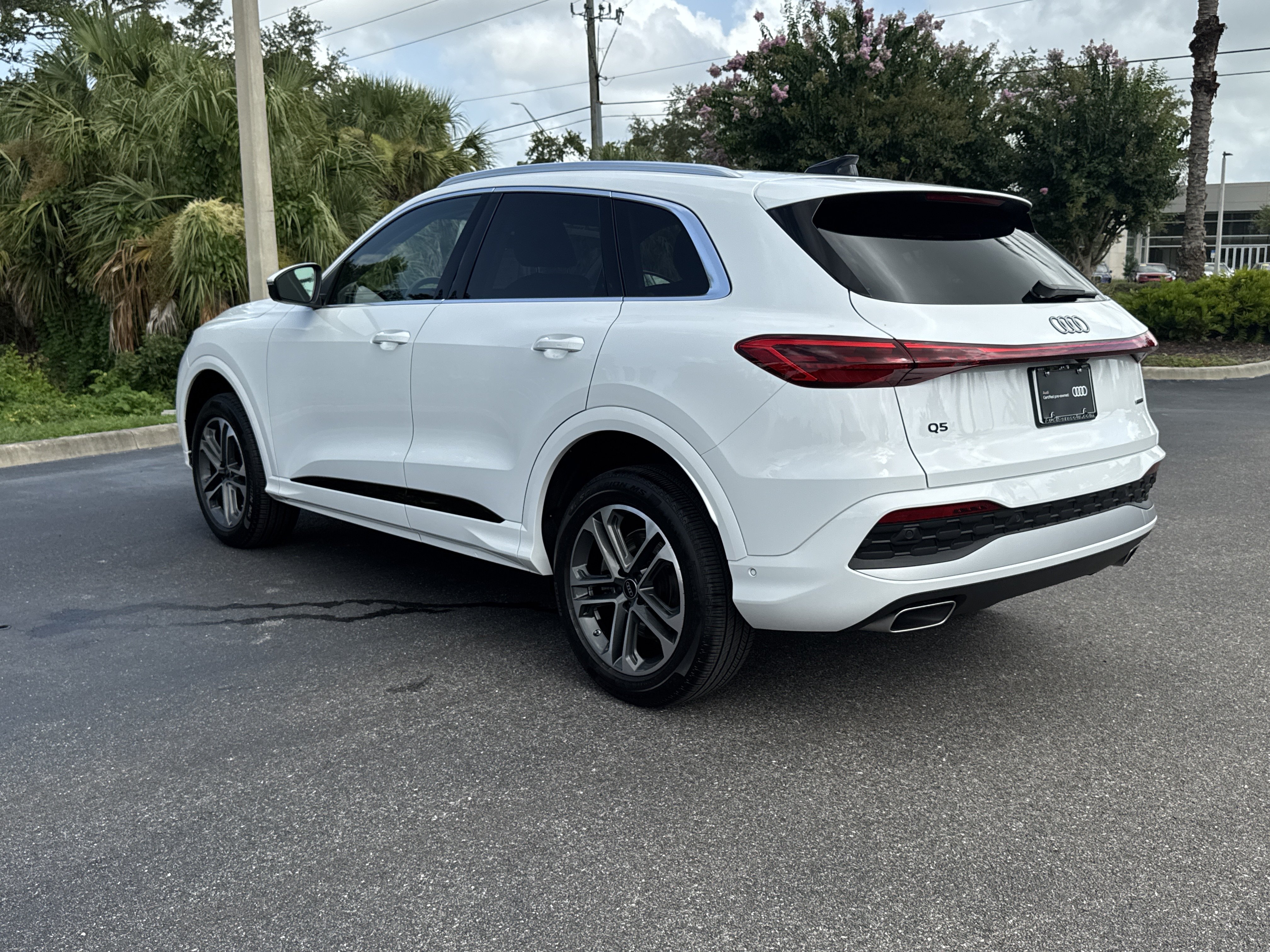 Certified 2025 Audi Q5 Premium w/ Convenience Package AWD/4WD image 4