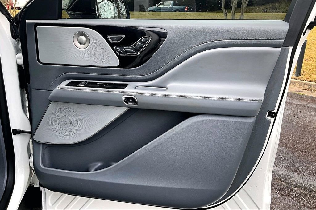 Used 2020 Lincoln Aviator Reserve w/ Equipment Group 202A image 24