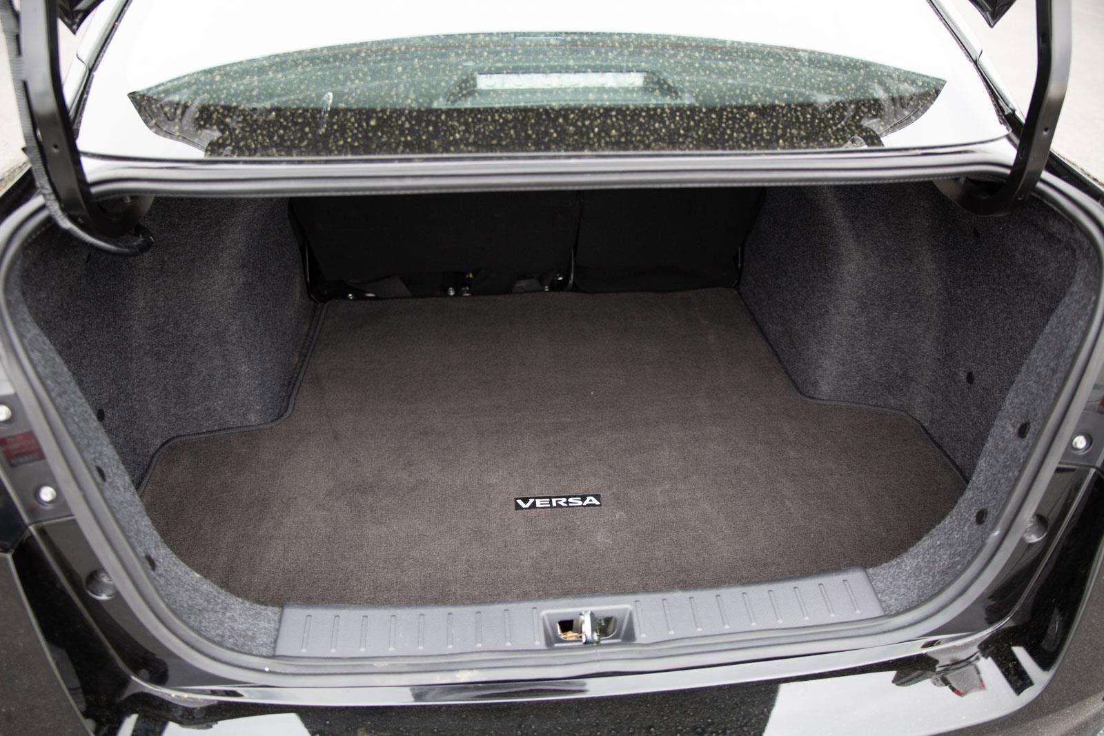 Used 2025 Nissan Versa SR image 23