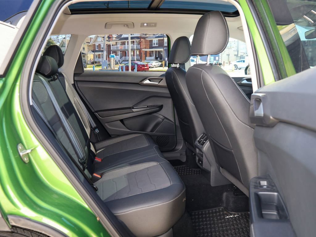 Certified 2025 Volkswagen Taos SE image 28