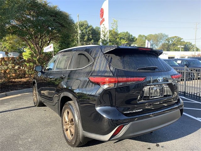 Certified 2023 Toyota Highlander Bronze Edition image 6