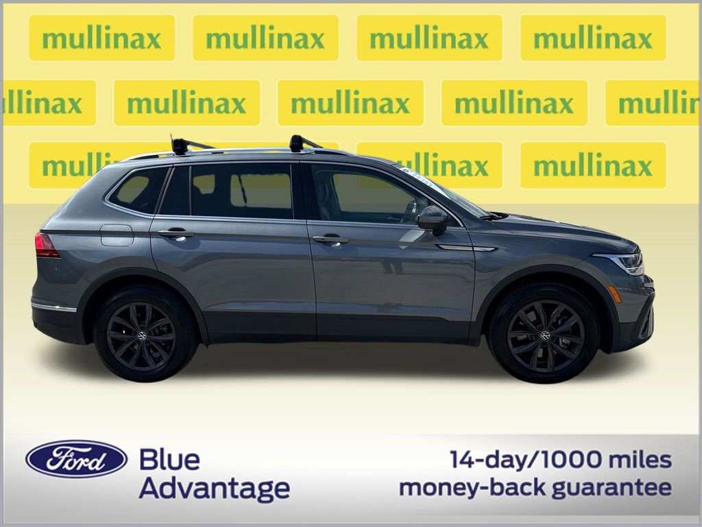 Used 2024 Volkswagen Tiguan SE w/ Panoramic Sunroof Package image 2