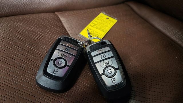 Used 2022 Ford Explorer King Ranch w/ Premium Technology Package AWD/4WD image 14