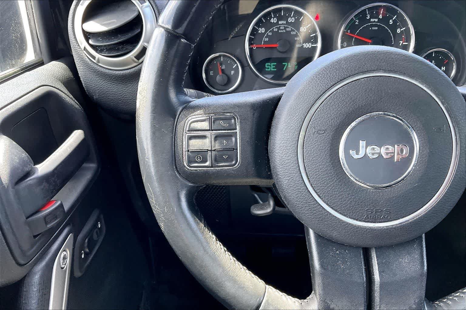 Used 2017 Jeep Wrangler Unlimited Sahara w/ Connectivity Group AWD/4WD image 24