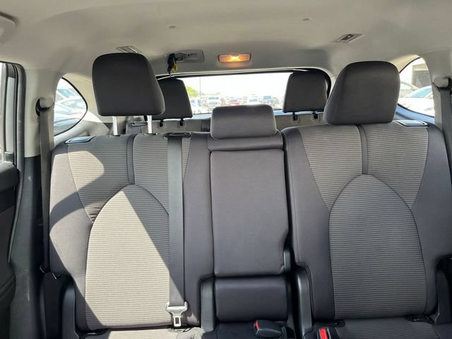 Used 2025 Toyota Highlander LE FWD image 16