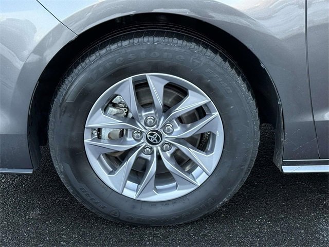 Used 2024 Toyota Sienna XLE image 7