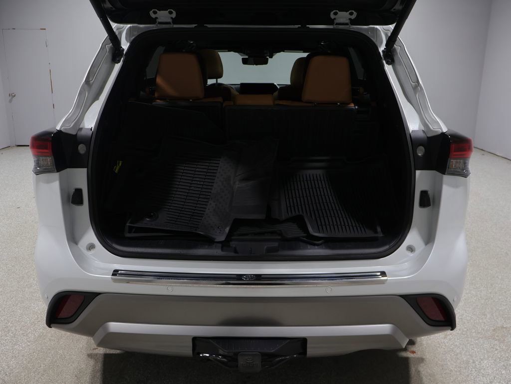 Used 2025 Toyota Highlander Platinum image 21