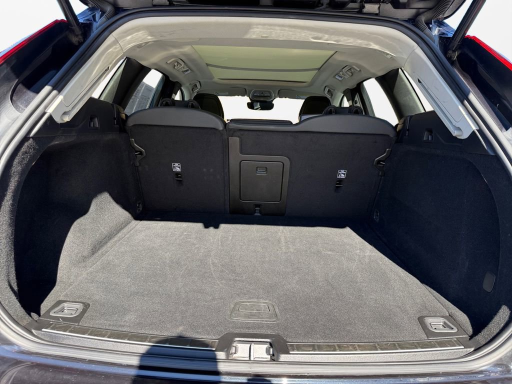 Used 2024 Volvo XC60 B5 Plus image 18