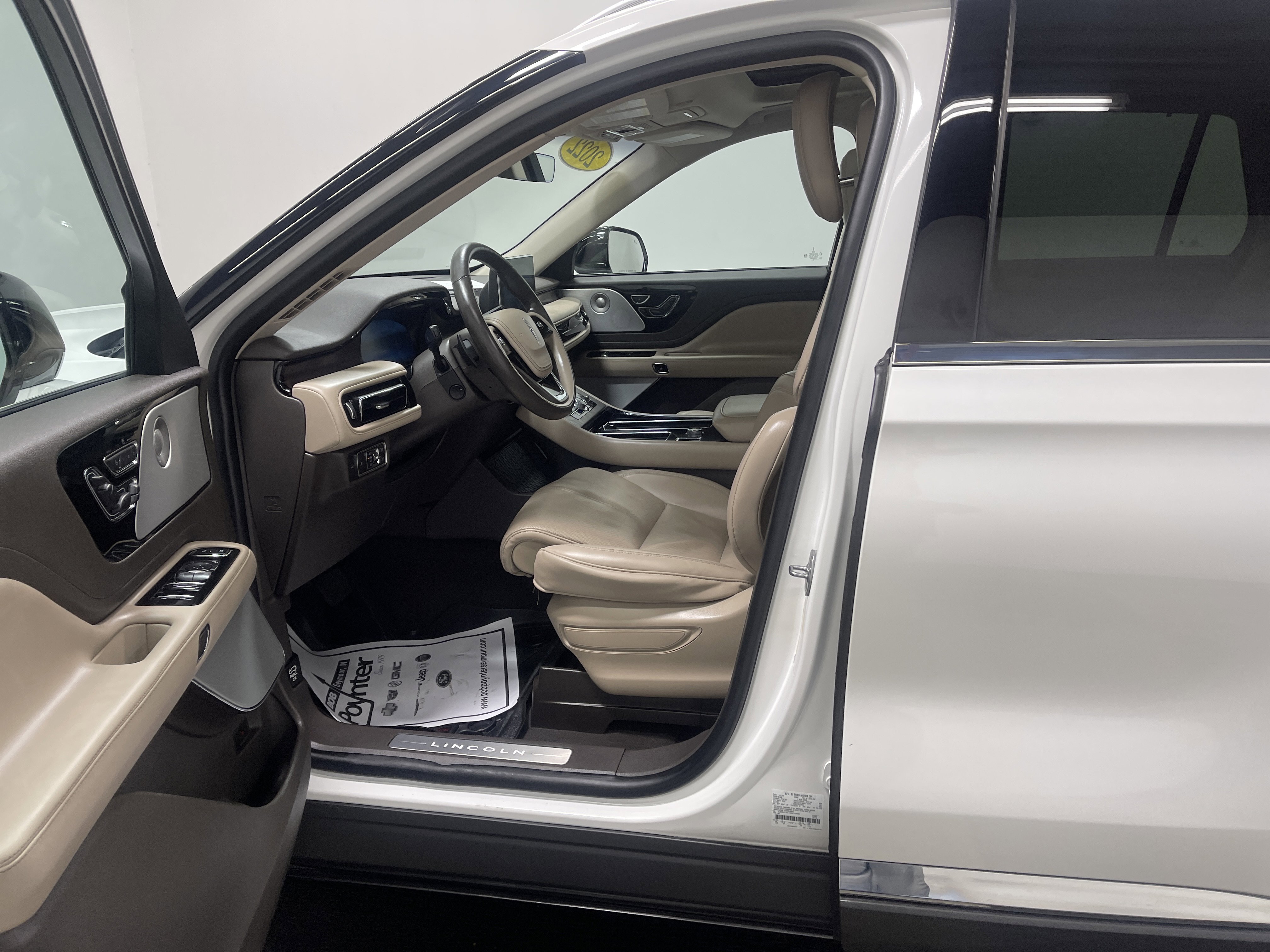 Used 2022 Lincoln Aviator Reserve w/ Equipment Group 201A image 9