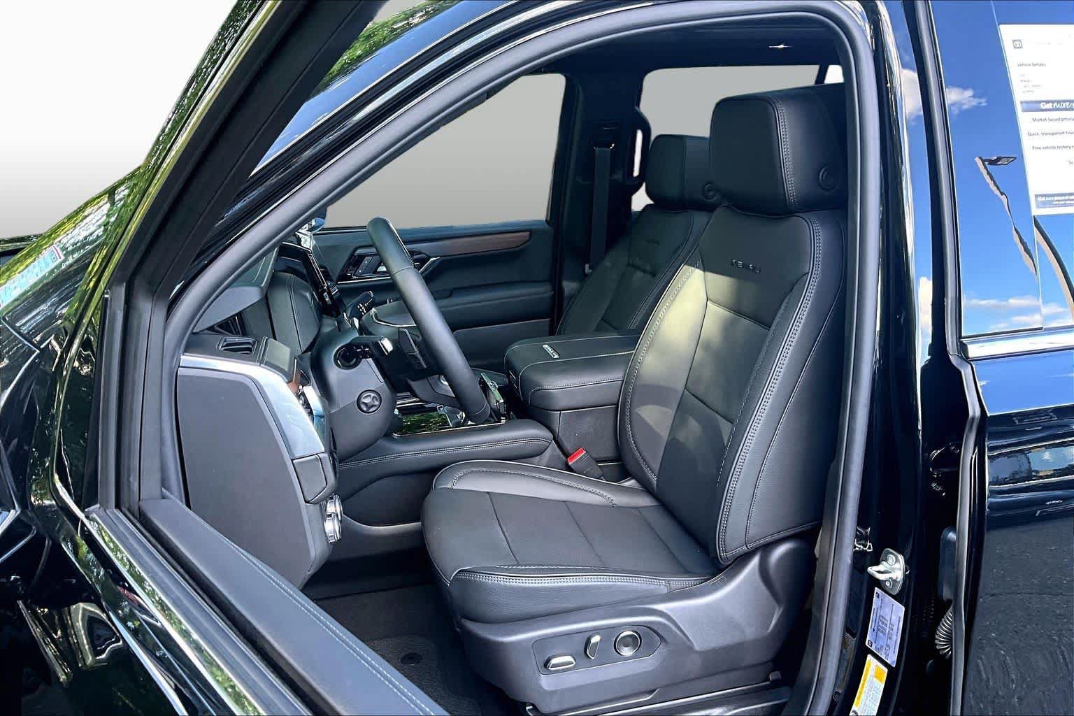 Used 2026 GMC Yukon Denali w/ Denali Reserve Package AWD/4WD image 9