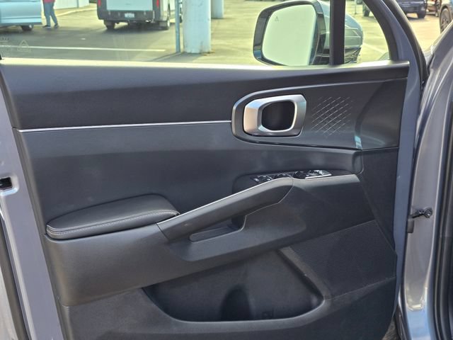 Certified 2025 Kia Sorento EX w/ Panoramic Sunroof Package AWD/4WD image 26