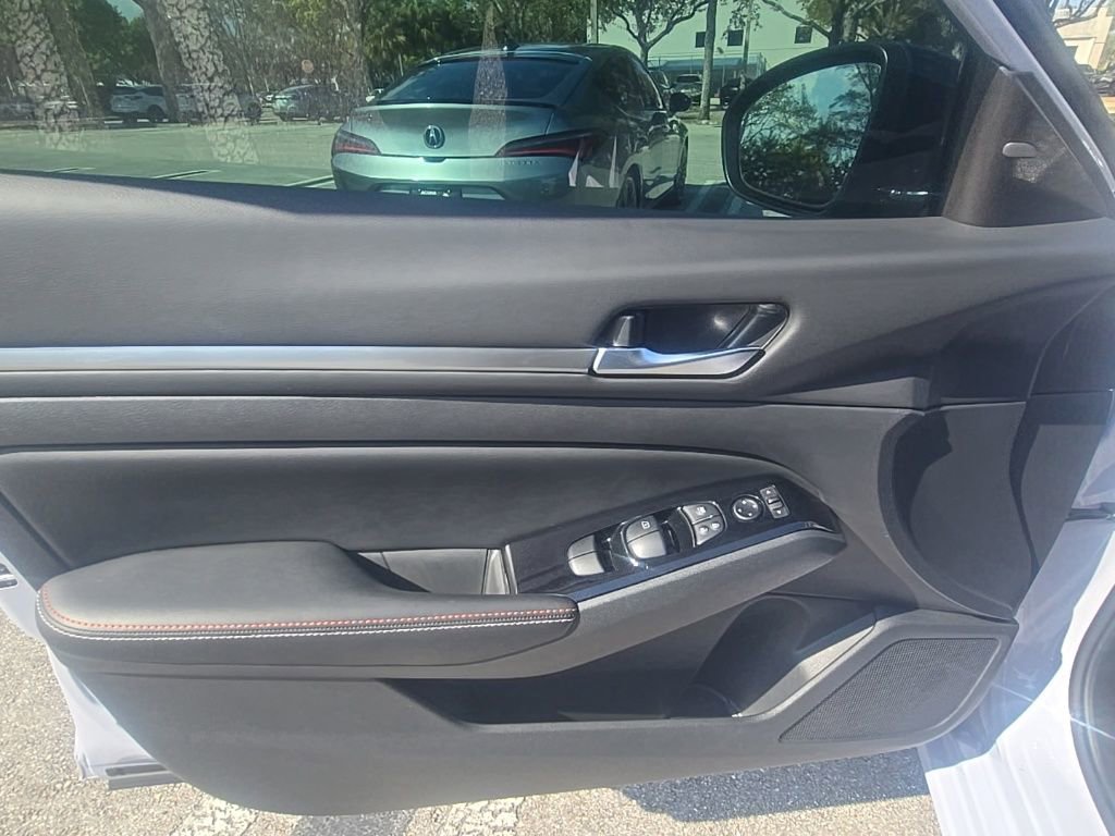 Used 2024 Nissan Altima 2.5 SR w/ SR Premium Package image 12