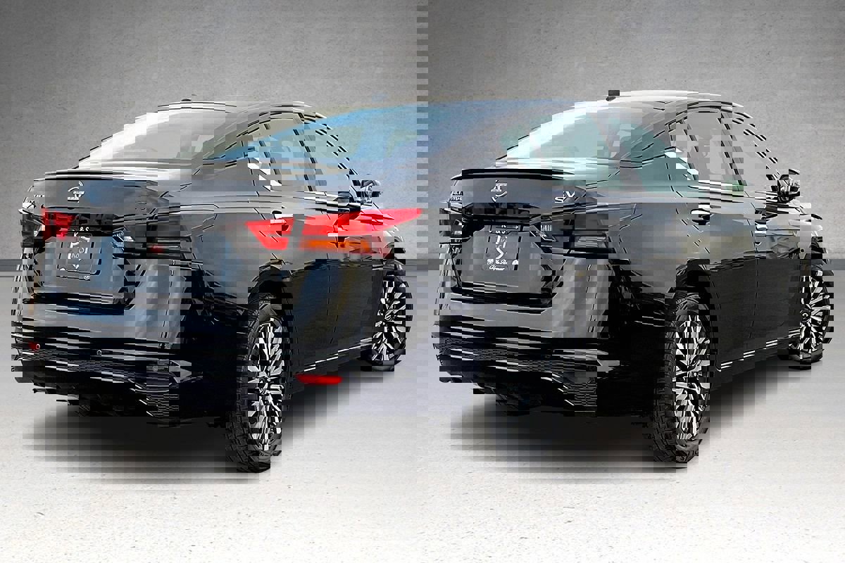 Used 2024 Nissan Altima 2.5 SV image 32