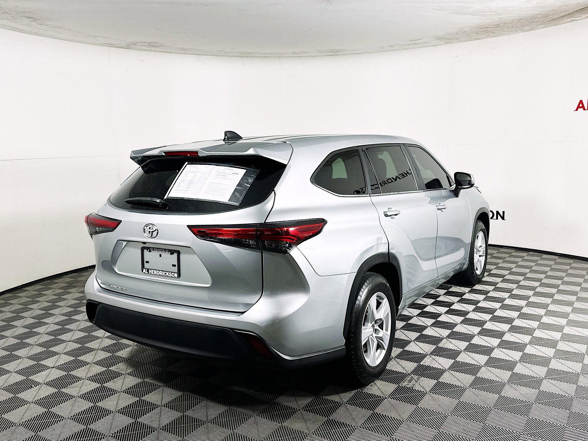 Used 2023 Toyota Highlander L image 3