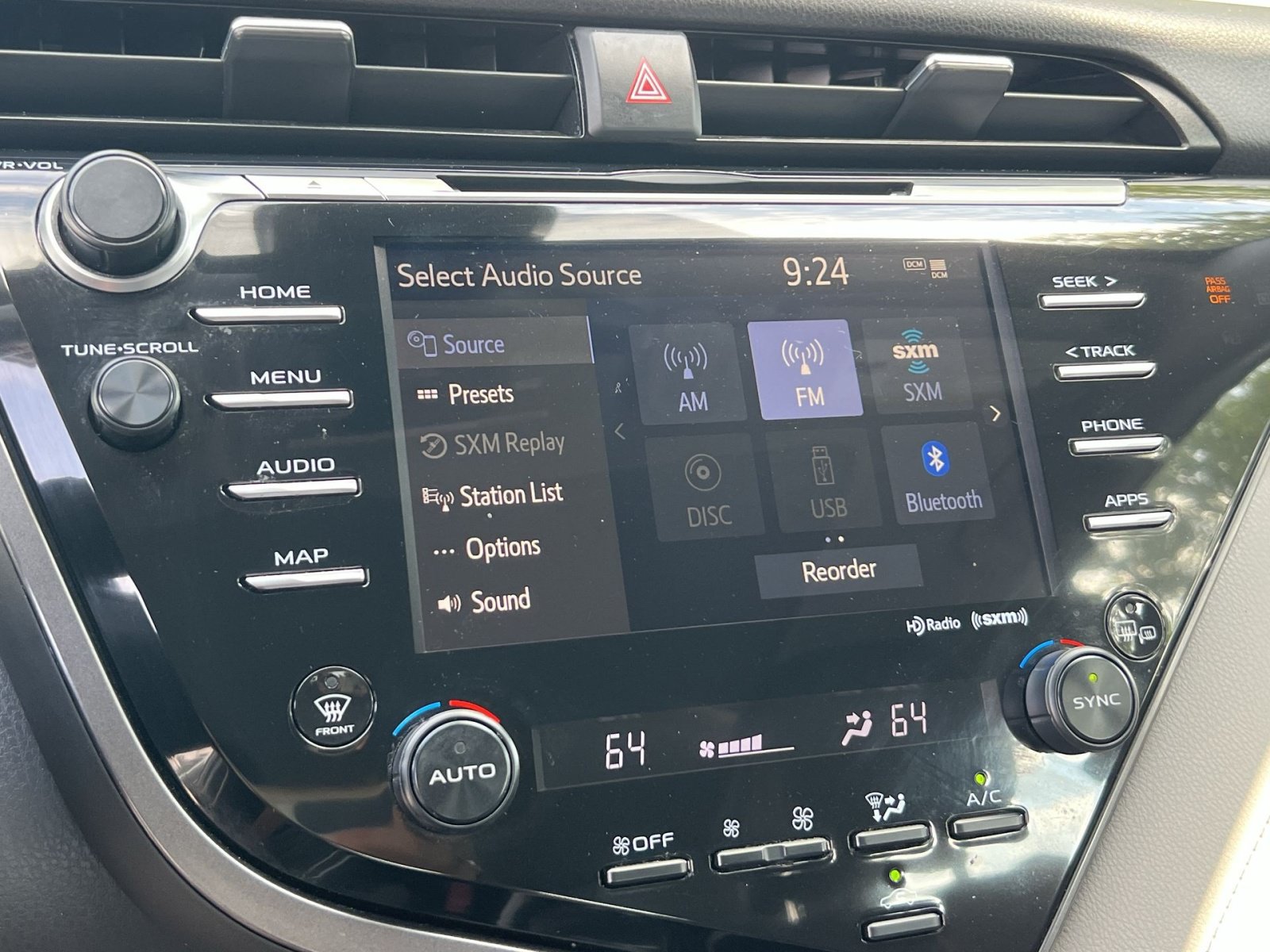 Used 2020 Toyota Camry XLE FWD image 16