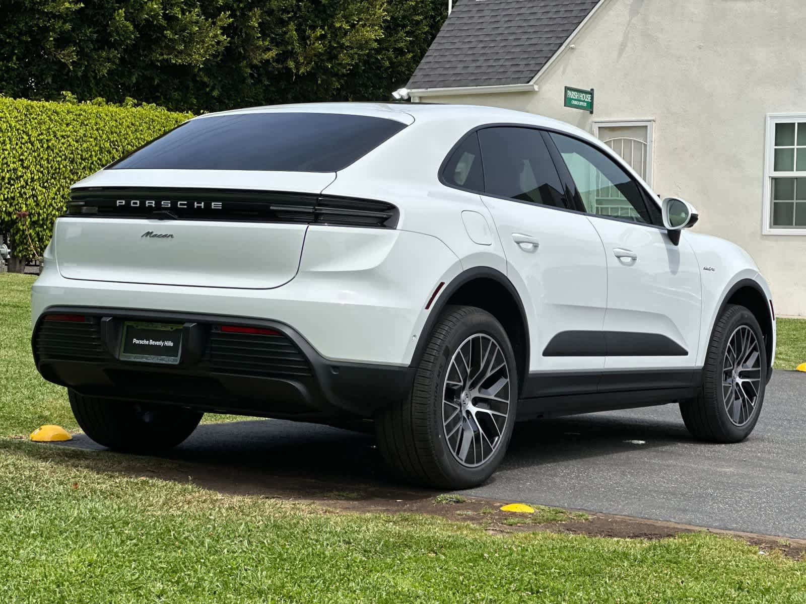 New 2026 Porsche Macan Electric RWD image 8