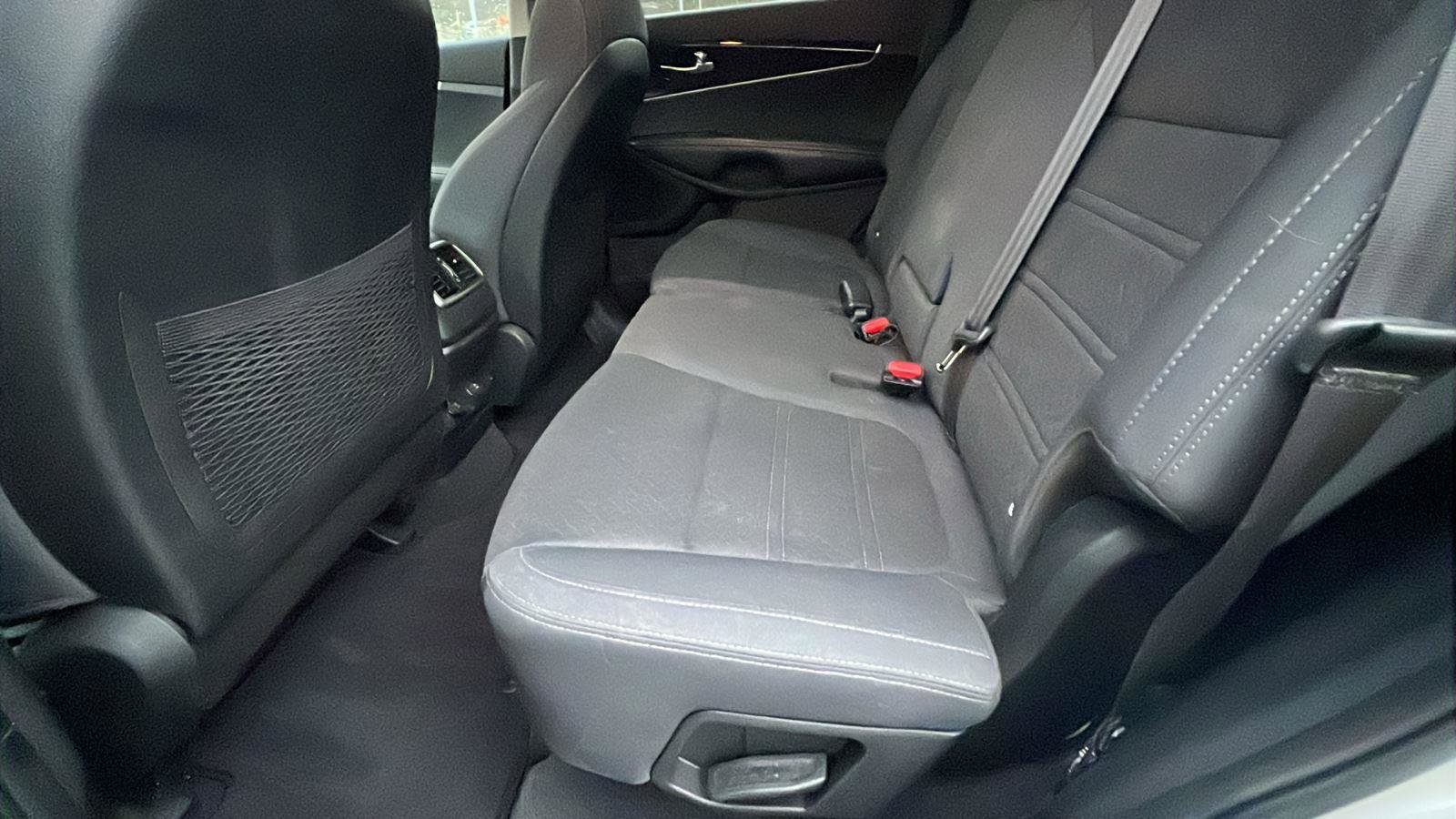 Used 2017 Kia Sorento LX image 18