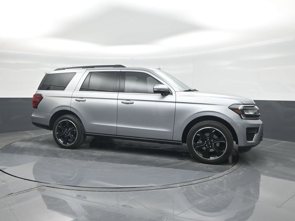 Used 2024 Ford Expedition Limited image 11
