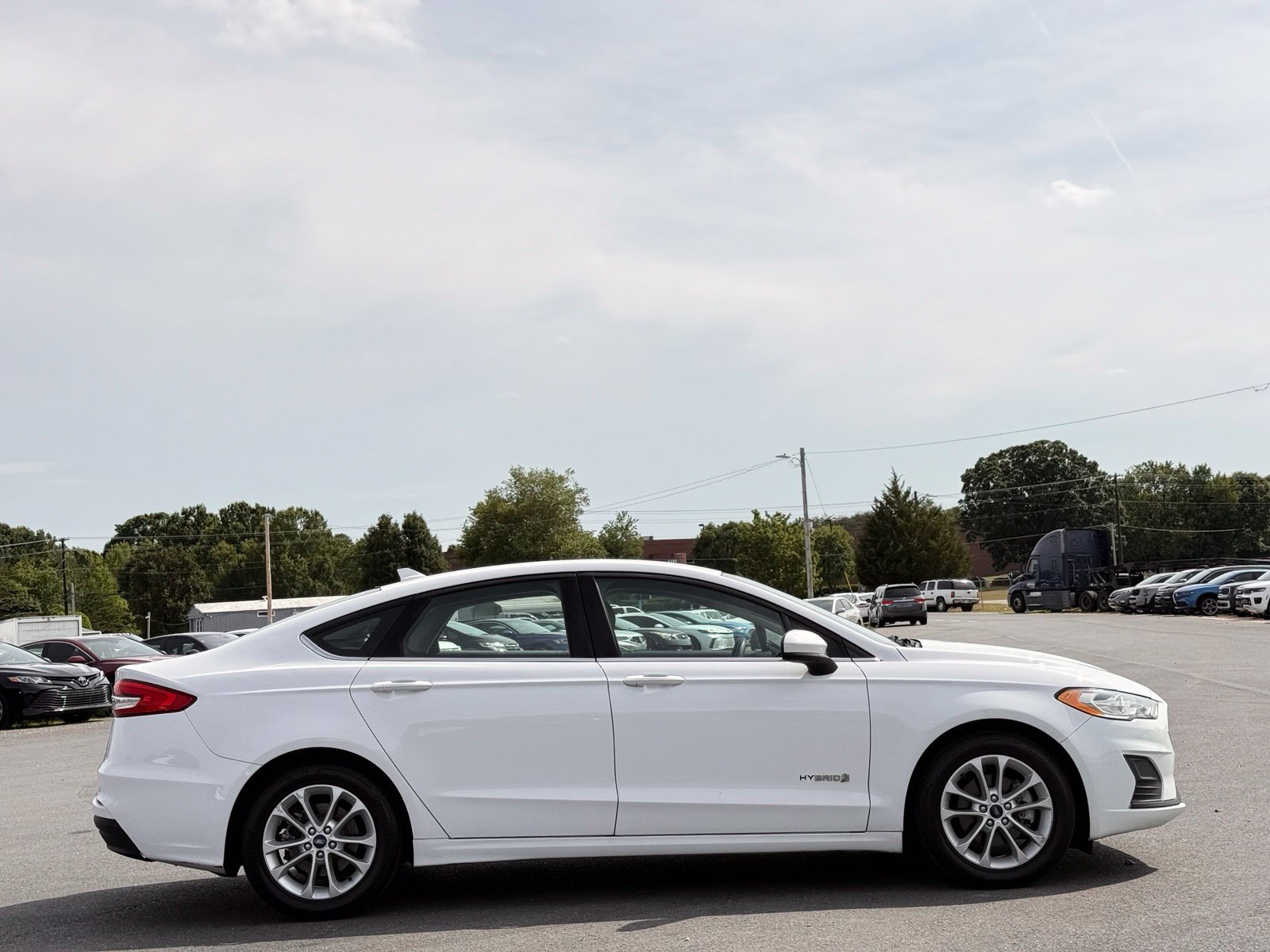 Used 2019 Ford Fusion SE FWD image 5