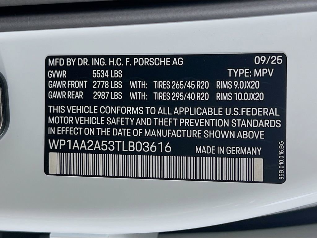 Certified 2026 Porsche Macan AWD/4WD image 34