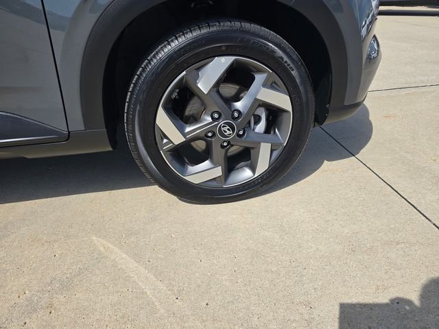 Used 2025 Hyundai Venue SEL FWD image 17