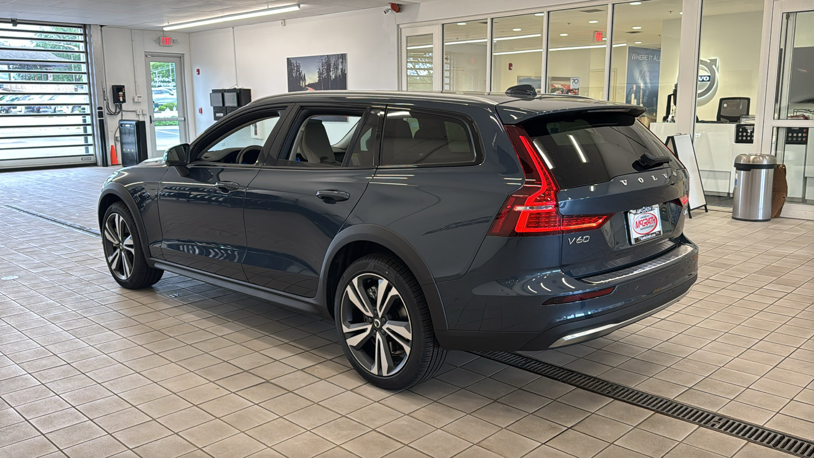New 2026 Volvo V60 B5 Cross Country Plus w/ Protection Package Premier AWD/4WD image 7