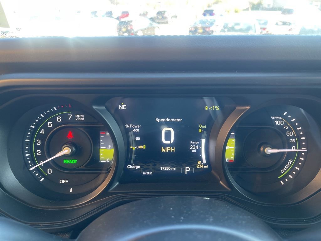 Used 2025 Jeep Wrangler Unlimited Sahara image 11