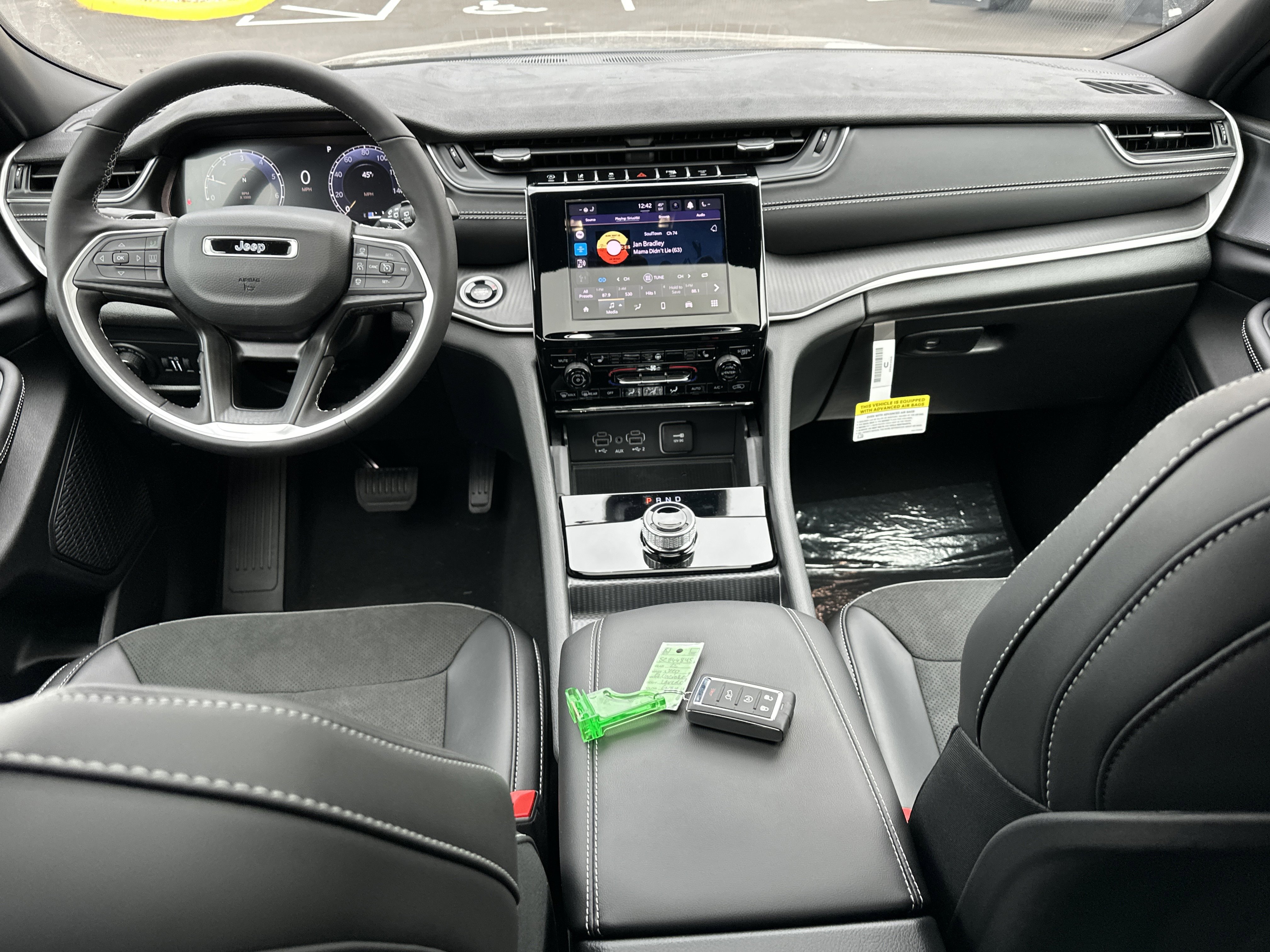 New 2025 Jeep Grand Cherokee Altitude image 32