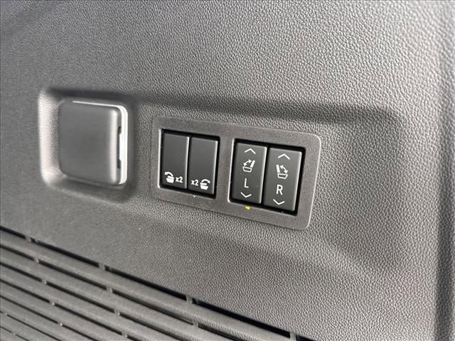 New 2026 GMC Yukon XL Denali w/ Denali Reserve Package image 36