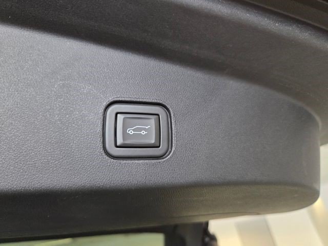 Certified 2024 Cadillac Lyriq Luxury RWD image 13