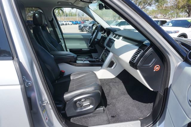 Used 2015 Land Rover Range Rover HSE image 3