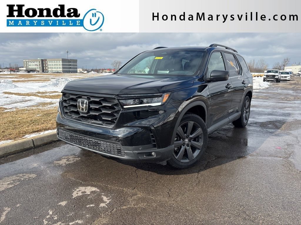 Used 2025 Honda Pilot Sport image 1
