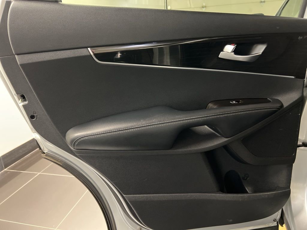 Used 2020 Kia Sorento S image 32