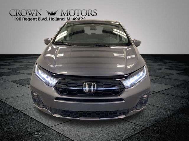 Used 2025 Honda Odyssey Touring image 2