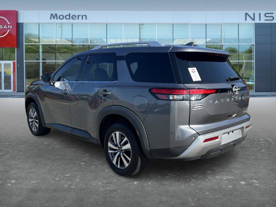Used 2023 Nissan Pathfinder SL AWD/4WD image 7