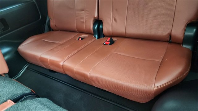 Used 2021 Lexus LX 570 4WD w/ 3rd Row & Luxury Pkg image 31