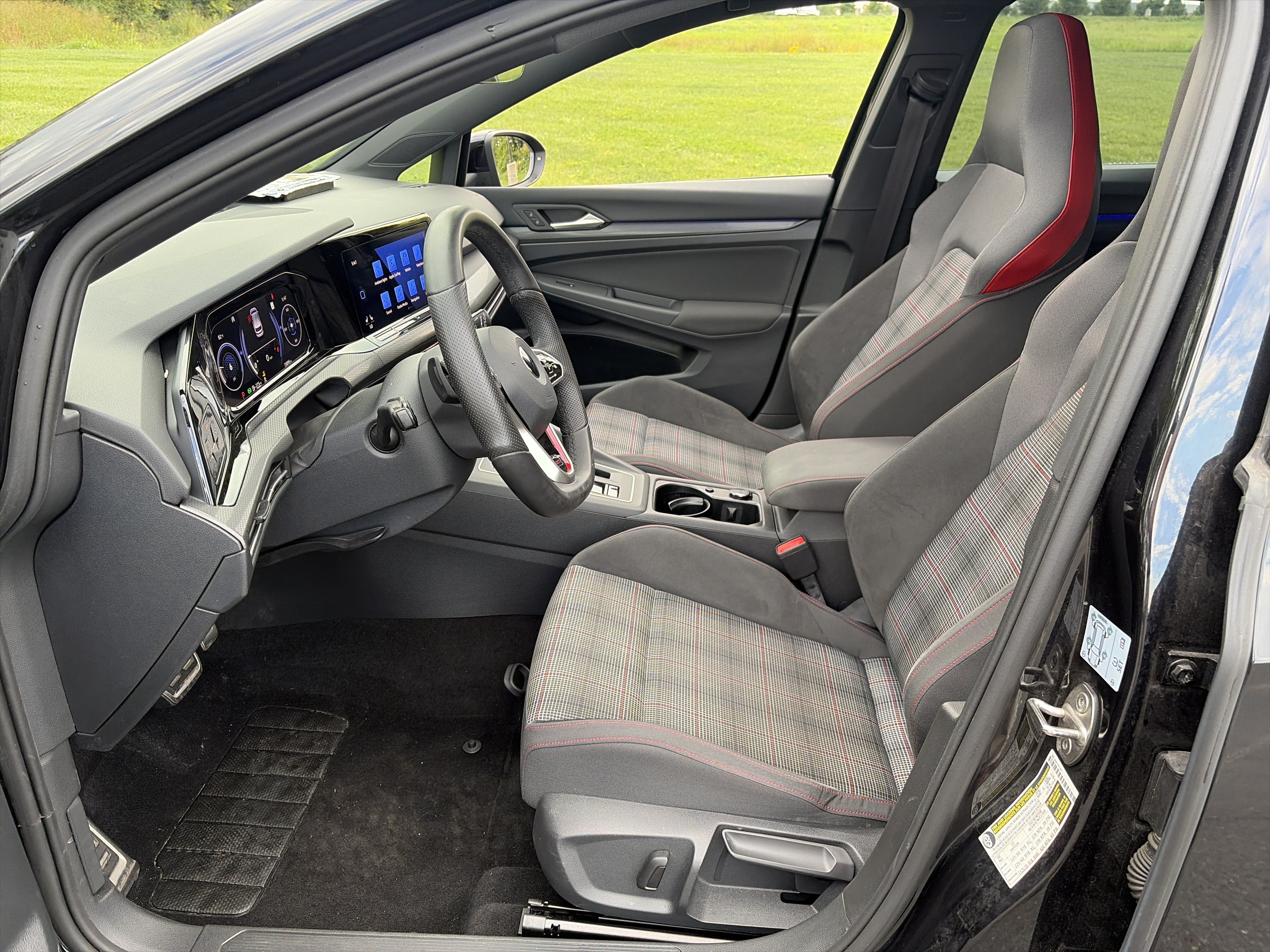 Used 2022 Volkswagen GTI SE FWD image 15