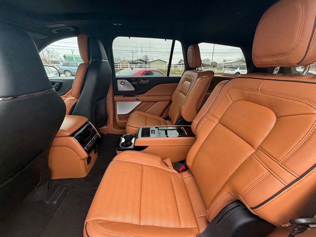 Used 2025 Lincoln Aviator Black Label image 16