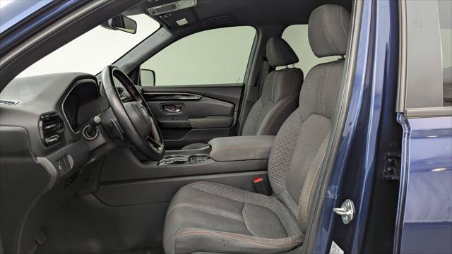 Used 2025 Honda Pilot Sport image 14