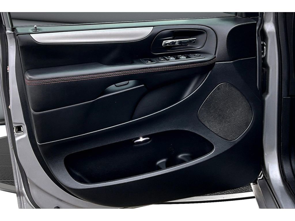 Used 2018 Dodge Grand Caravan GT image 20