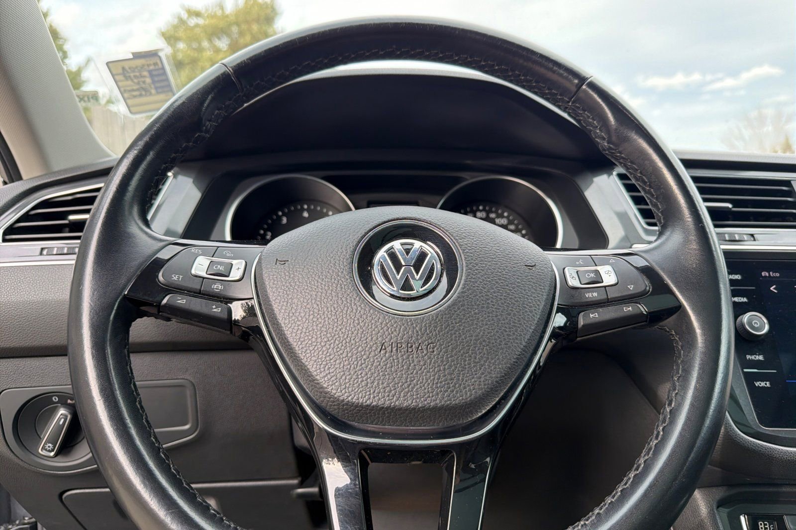 Used 2019 Volkswagen Tiguan SE w/ Panoramic Sunroof Package image 32