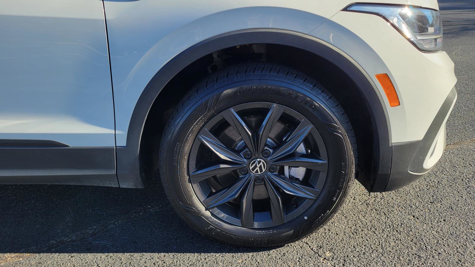 Certified 2024 Volkswagen Tiguan SE image 13