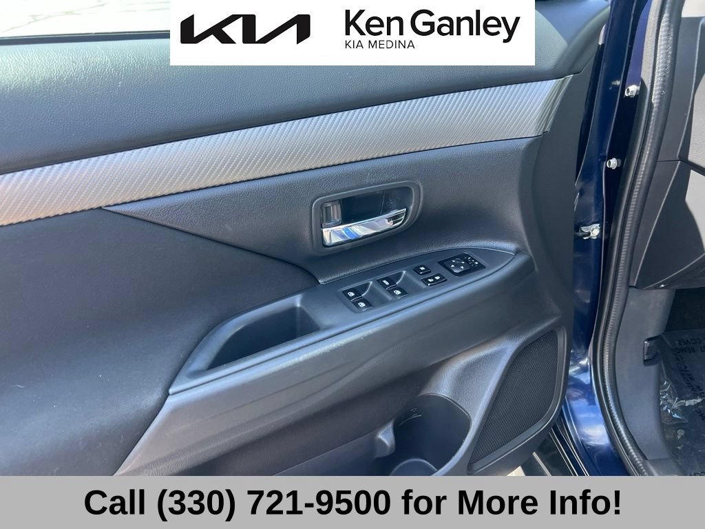 Used 2016 Mitsubishi Outlander SE AWD/4WD image 26