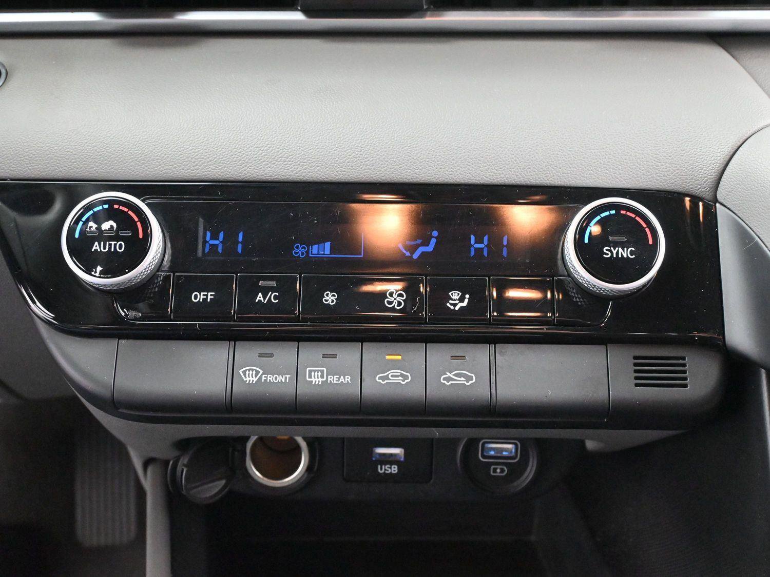 Used 2023 Hyundai Elantra SEL image 22